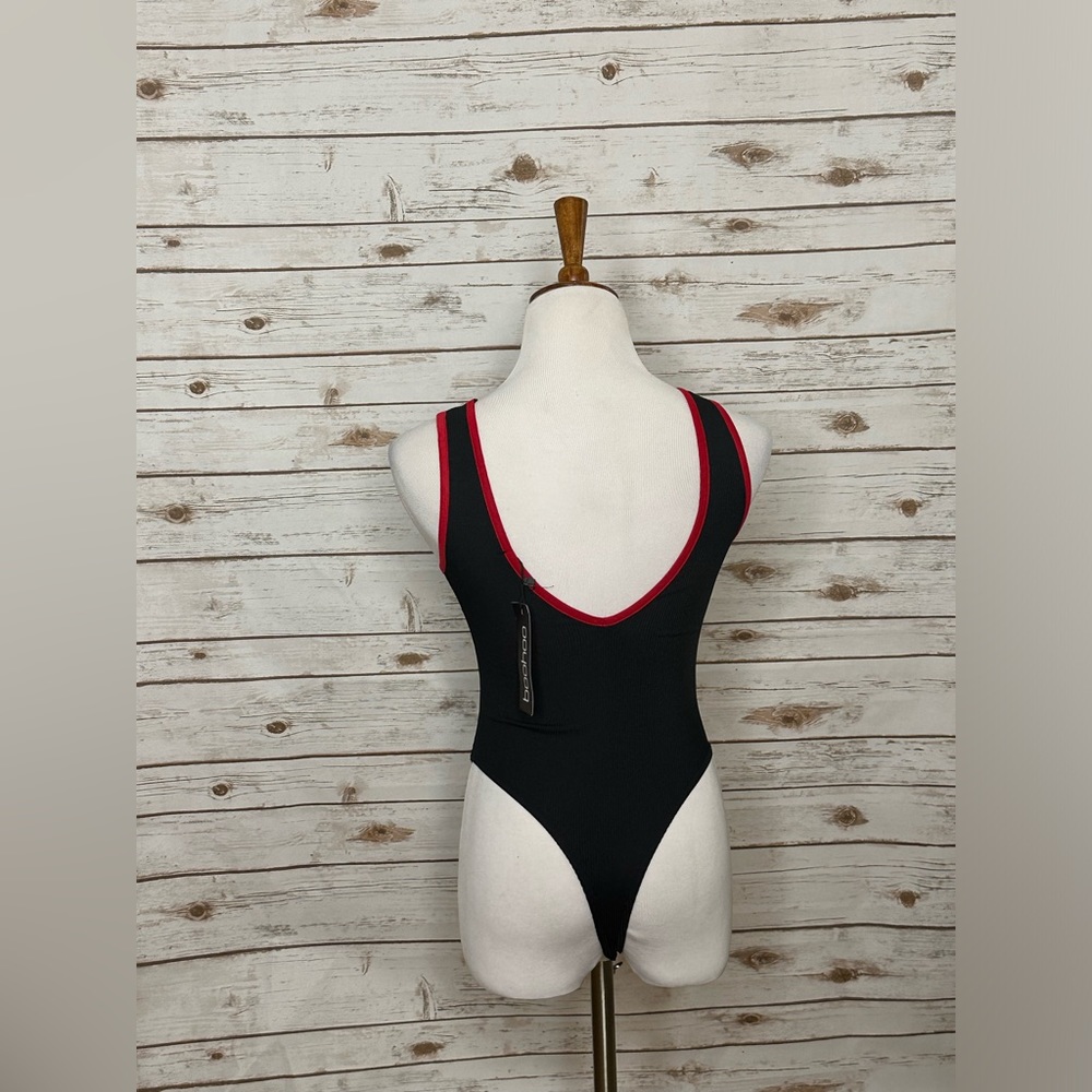 boohoo ‘Mia’ ribbed plunge bodysuit - Picture 3 of 4